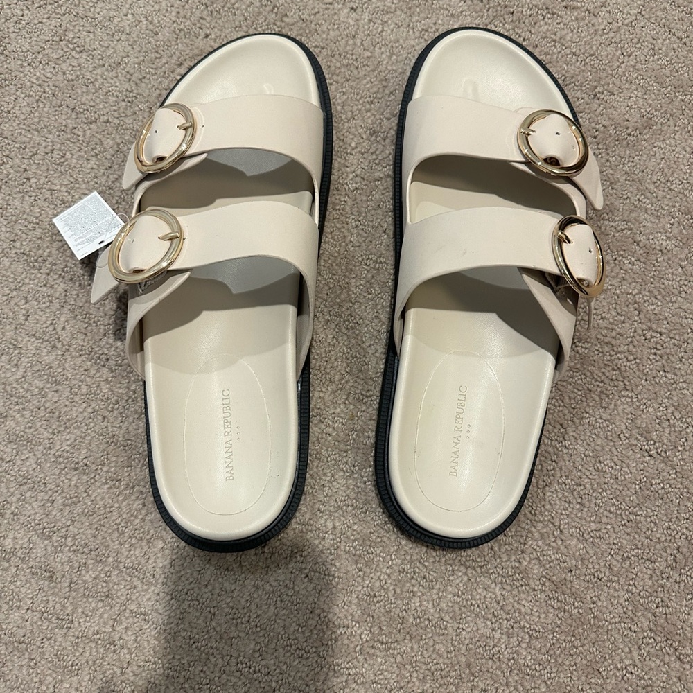 Brand new, size 10 W banana republic sandals in bone color.